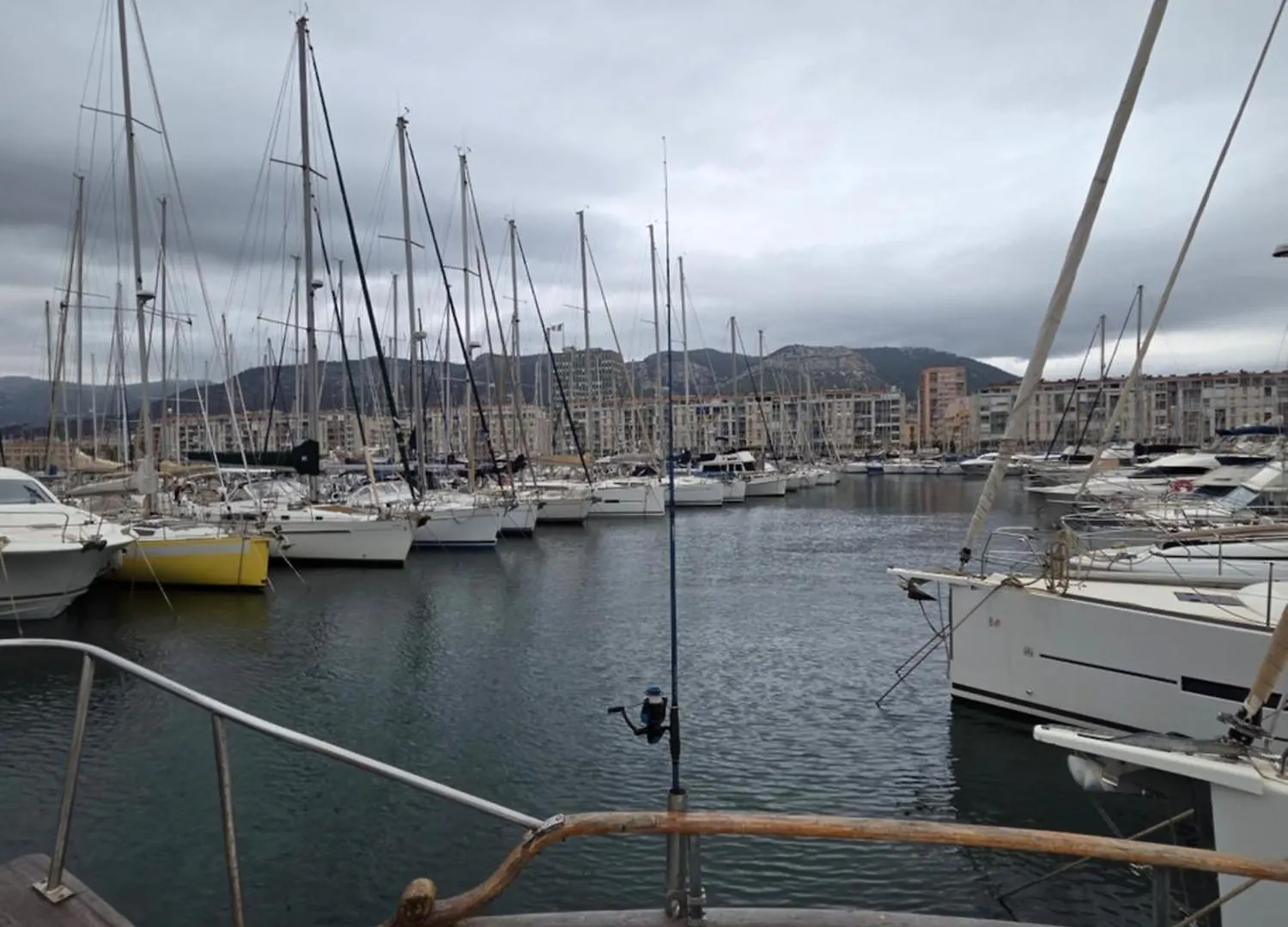 Hotel Bateau De Legende Tolone 0*,  Francia